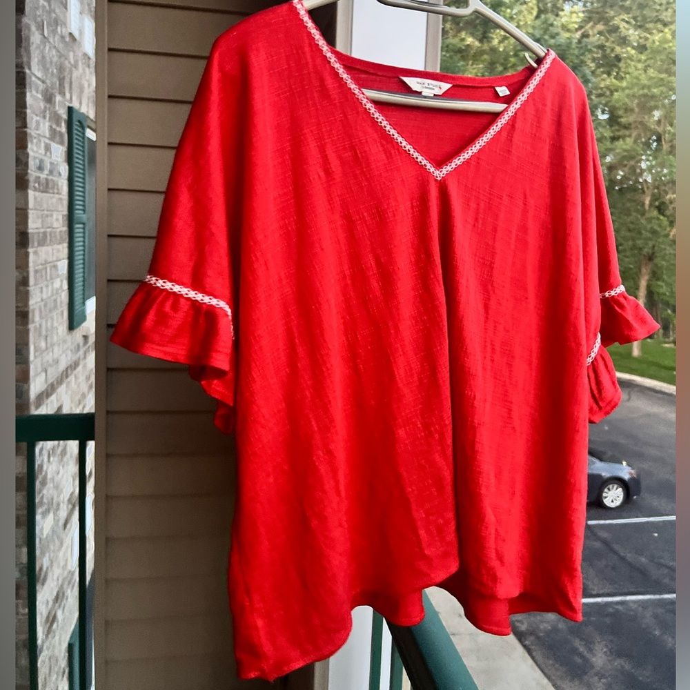 🆕 Max Studio Red V-Neck Crinkle Blouse 2X Embroidered Trim, Flutter Sleeves NWOT - Picture 3 of 13